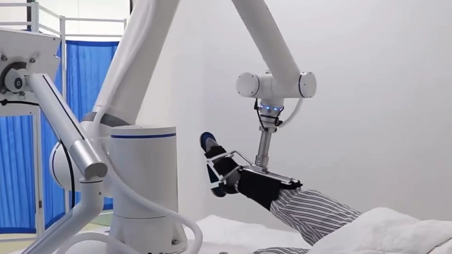 Education and research application: collaborative robotic arm in a bench and teaching-lab setting.